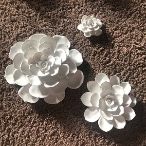 Ceramic wall flowers